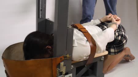 THE GUILLOTINE - Guillotined Model Laura THE GUILLOTINE - Guillotined Model Laura